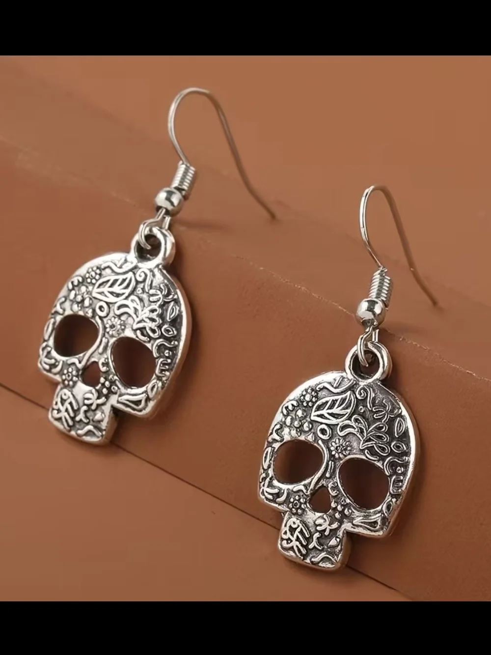 NWT* Silver Skull Hanging, Dangle Earrings, Antique Look* NEW